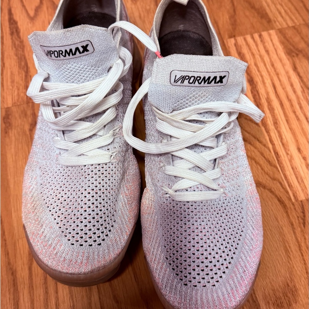 Nike Vapormax Flyknit in Light Gray and Pink